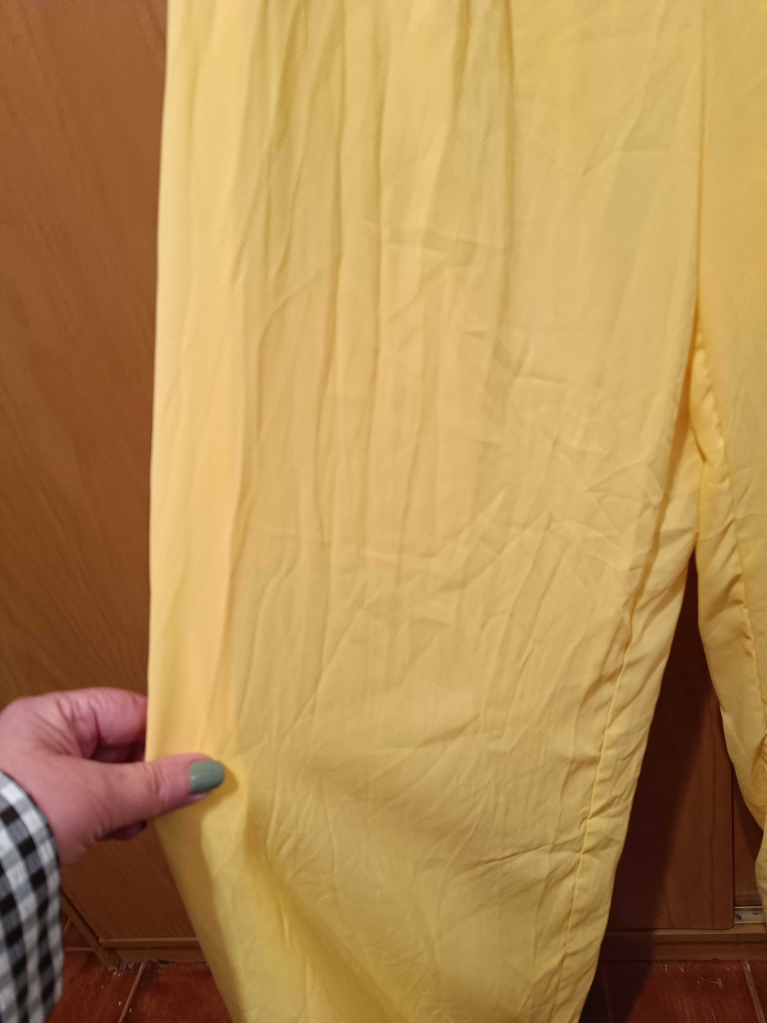 Macacão cai cai novo amarelo. Calça pantalona tamanho L