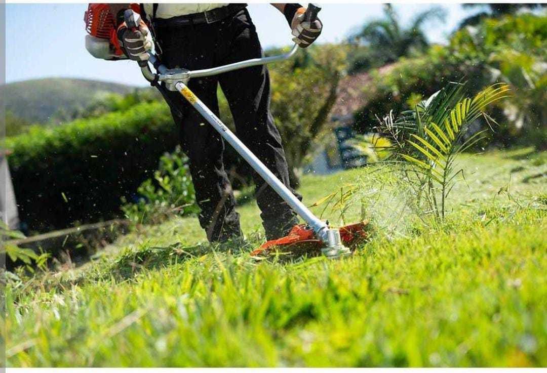 tenho uma motorruçadora  e
faço limpezas de terrenos preços acessíveis