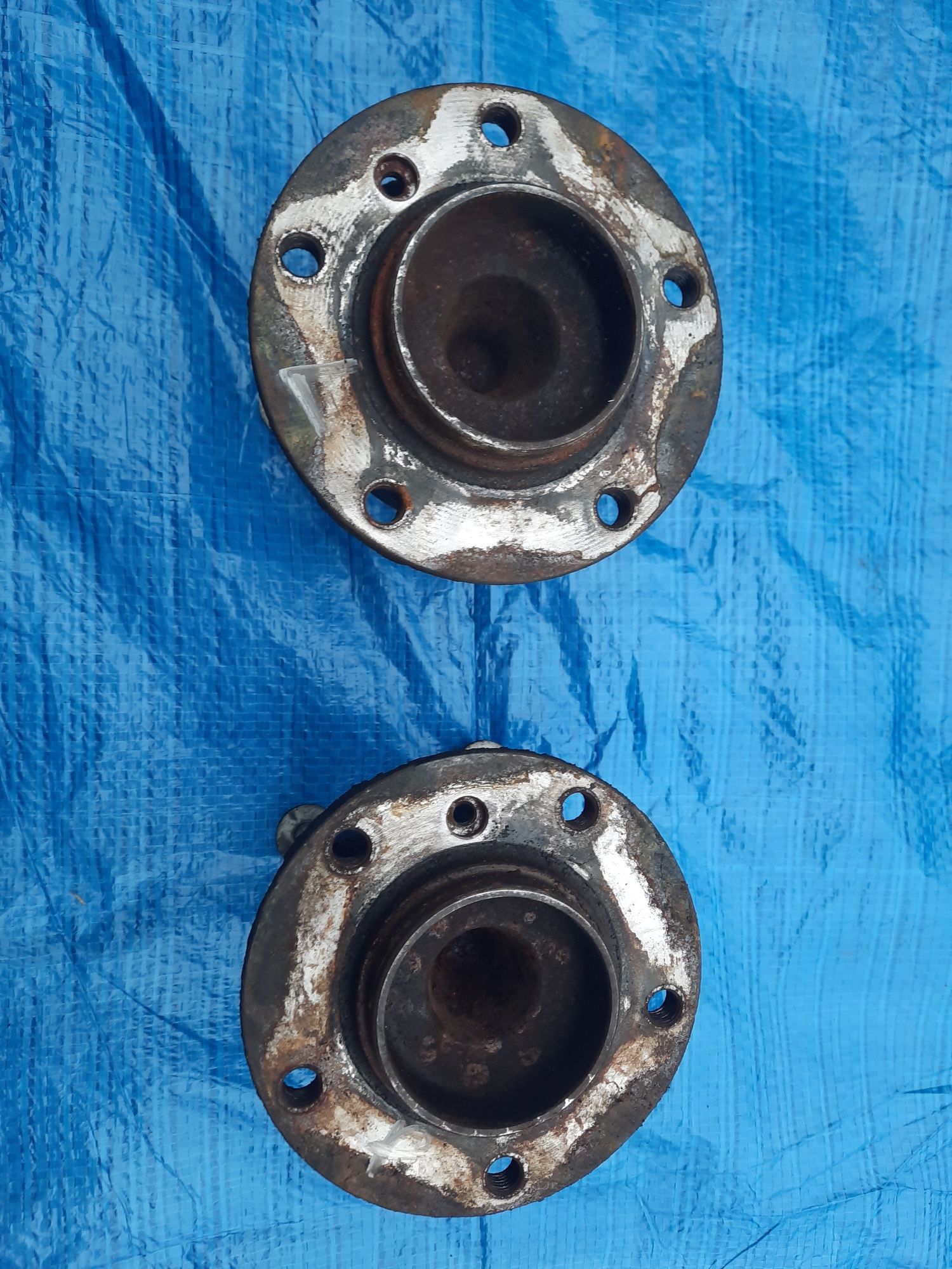 Piasty z łożyskami BMW E60 E61 Przód Kpl Sprawne