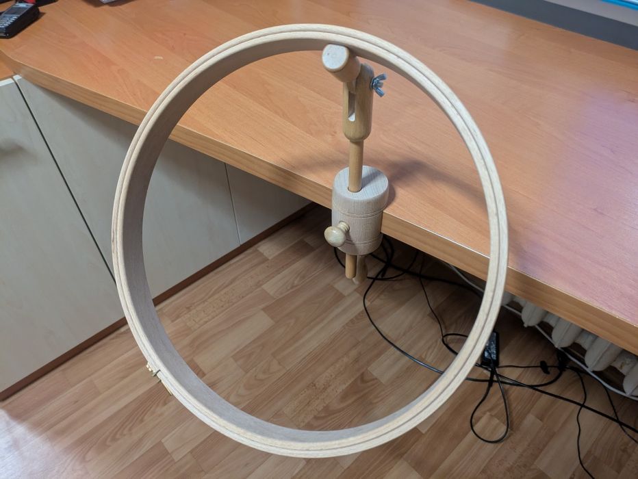 П'яльці круглі дерев'яні з кріпленням до столу Klass & Gessmann