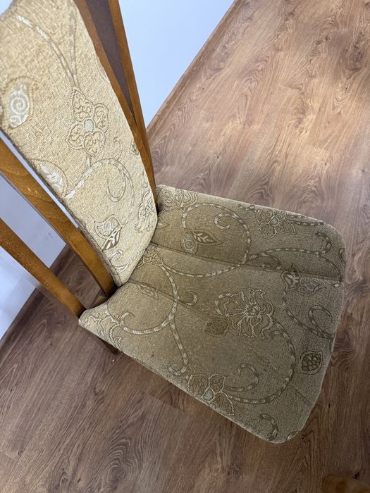 stół z 6 krzesłami – idealny do jadalni lub salonu!