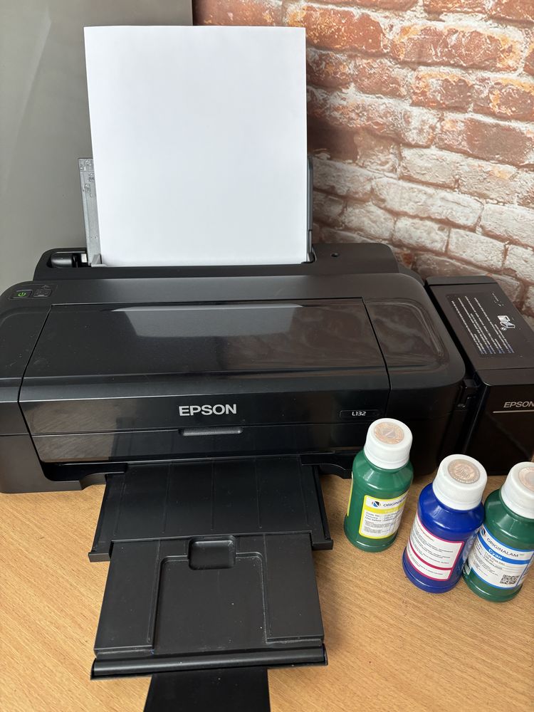 Принтер Epson L132, малый пробег, заводской СНПЧ, +3 банки чернил