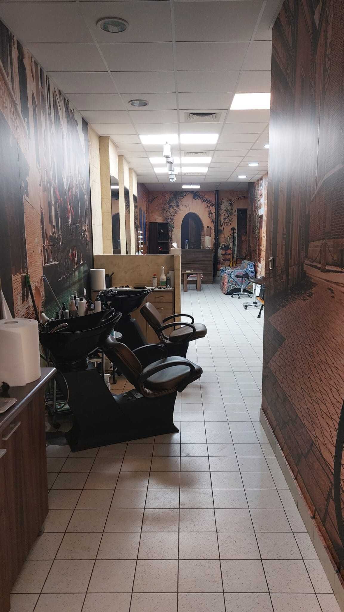 Sprzedam salon fryzjerski z wyposażeniem.
