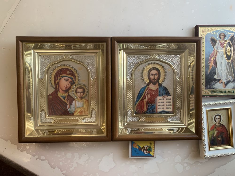 Иконы разные, натур дерево, большие и малые
