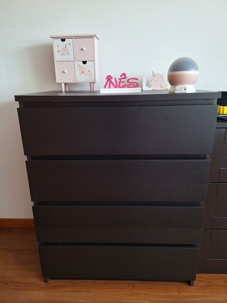 Cómoda Malm 4 gavetas