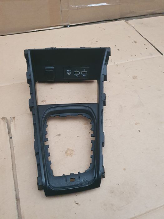 Renault Captur II tunel środkowy Góra osłona 2019-