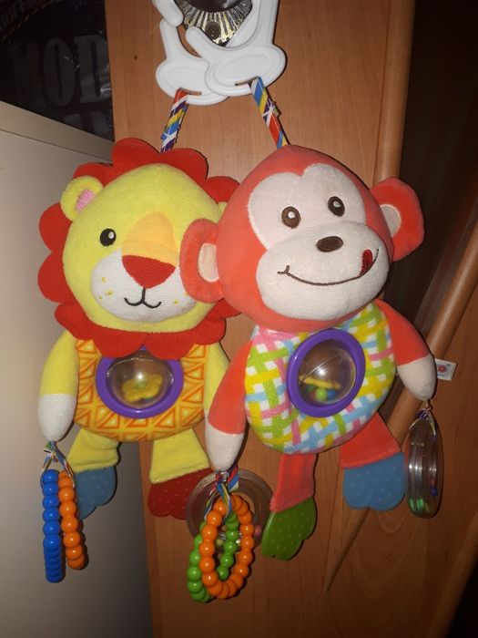 Іграшка на коляску