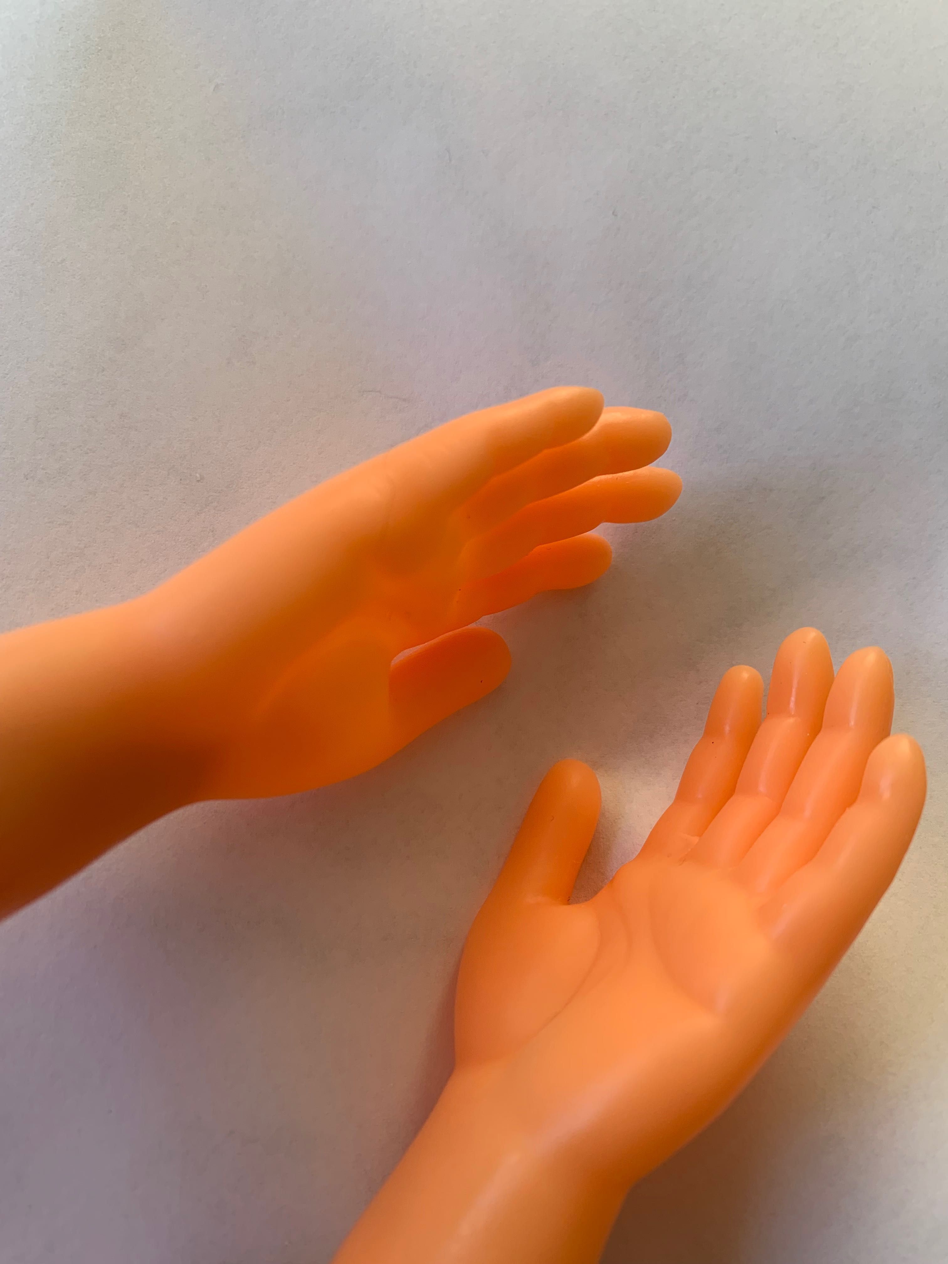 Игрушечные руки на пальцы «правая и левая»