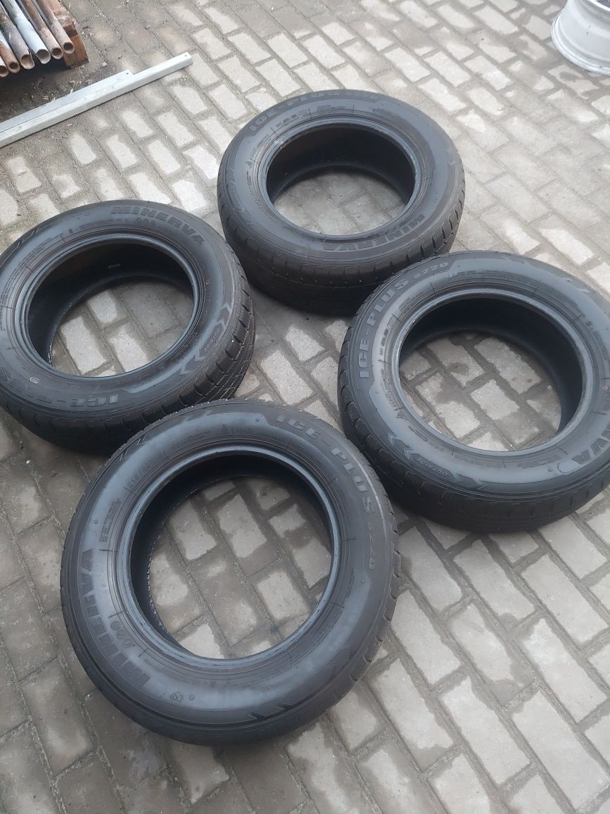 4x opony zimowe 215 65 R16 98H Minerva Ice plus S220