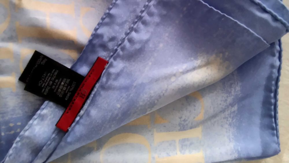 Lenço Carolina Herrera