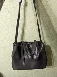 Женская сумочка серого цвета