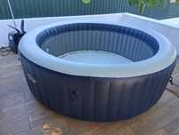 Piscina jacuzzi azul