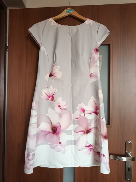 Sukienka z krótkim rękawem roz. L