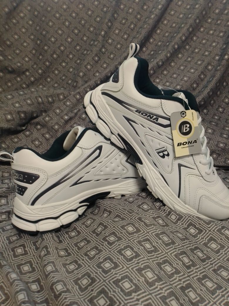Кросівки BONA, 42  розмір, нові, білого кольору.