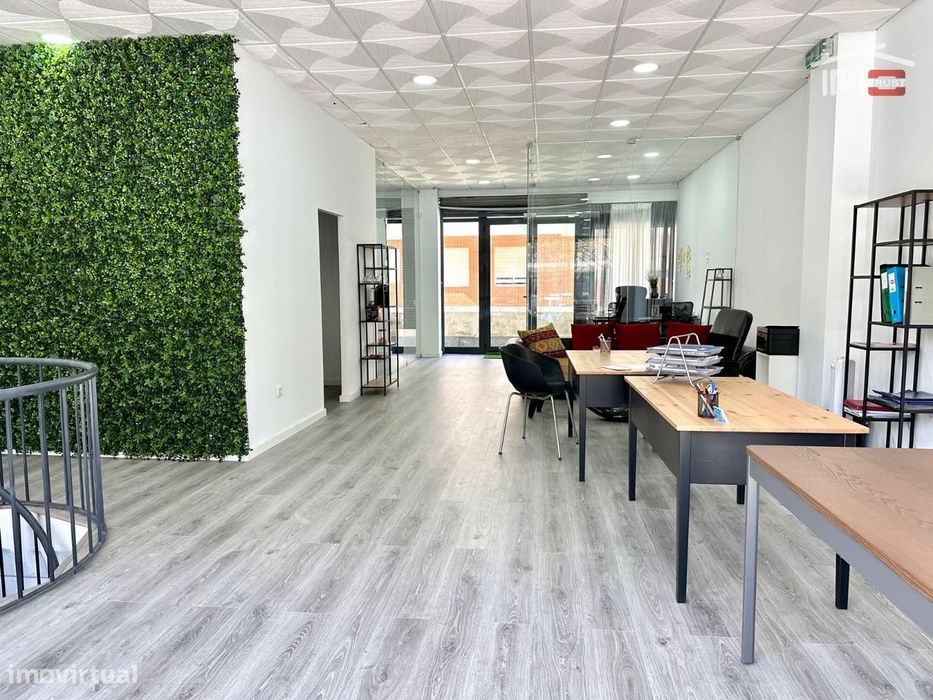 Loja 170m2 c/ Cave - Fonte da Prata Nova