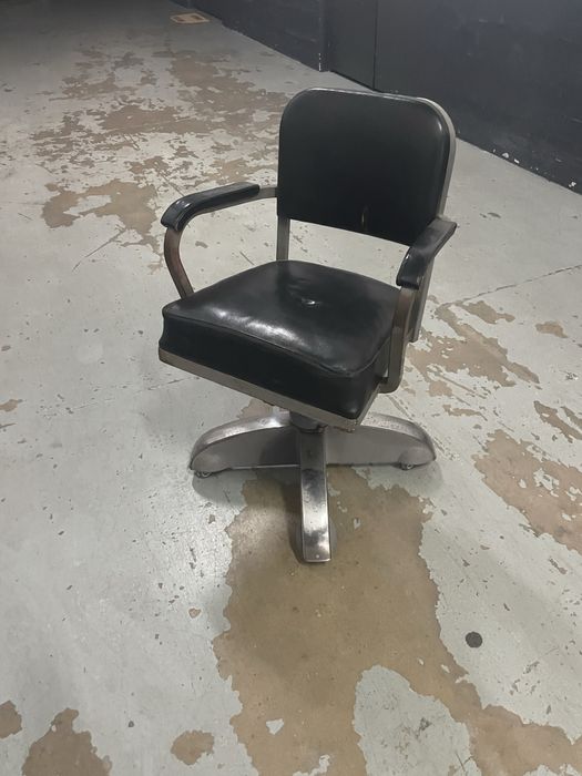 Cadeira em metal , rodas anos 60 industrial vintage