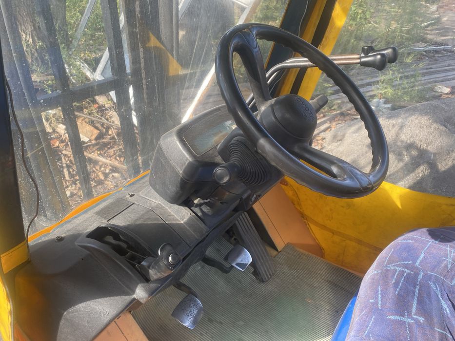 Продам вилковий навантажувач