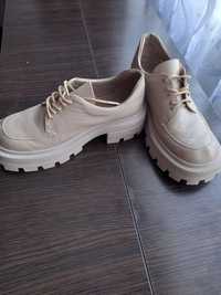 Взуття туфлі Лофери