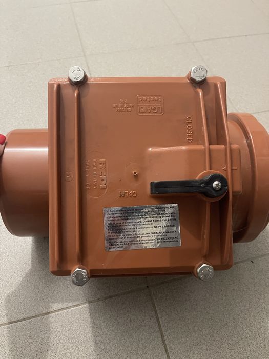 Зворотній каналізаційний клапан Redi 200mm