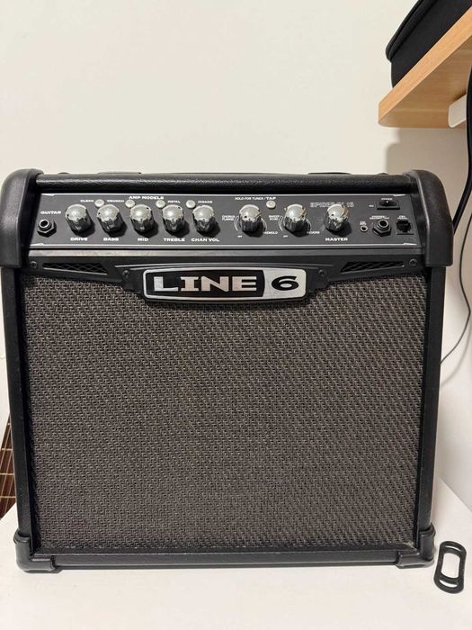 Цифровий комбопідсилювач Line 6 Spider IV 15