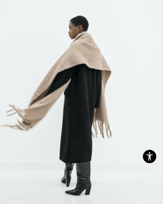 Чорне двобортне довге пальто з вовною вільного прямого крою від zara