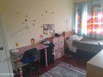 561972 - Quarto com cama de solteiro, com wc...