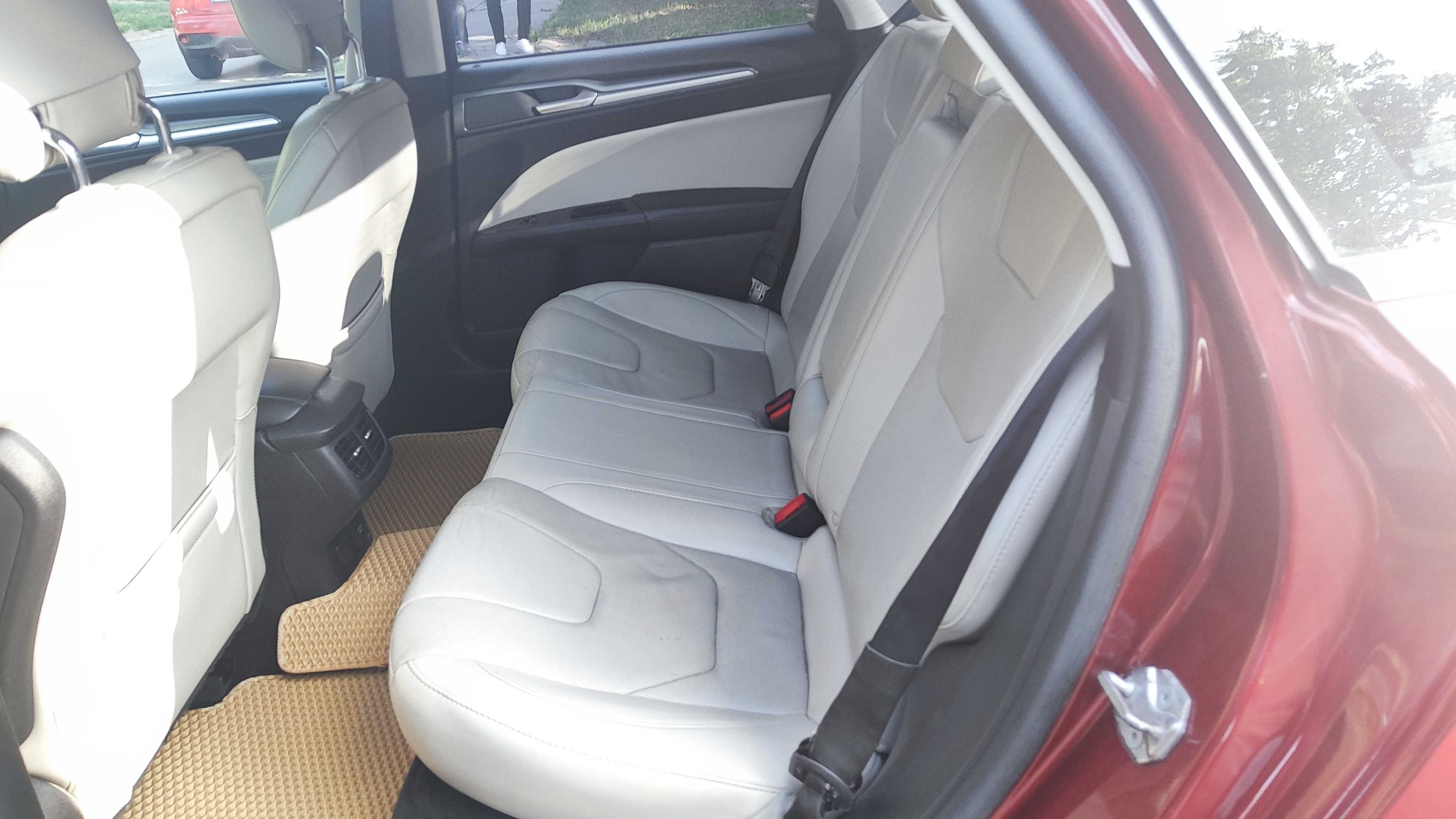 Ford Fusion Titanium PHEV 2014