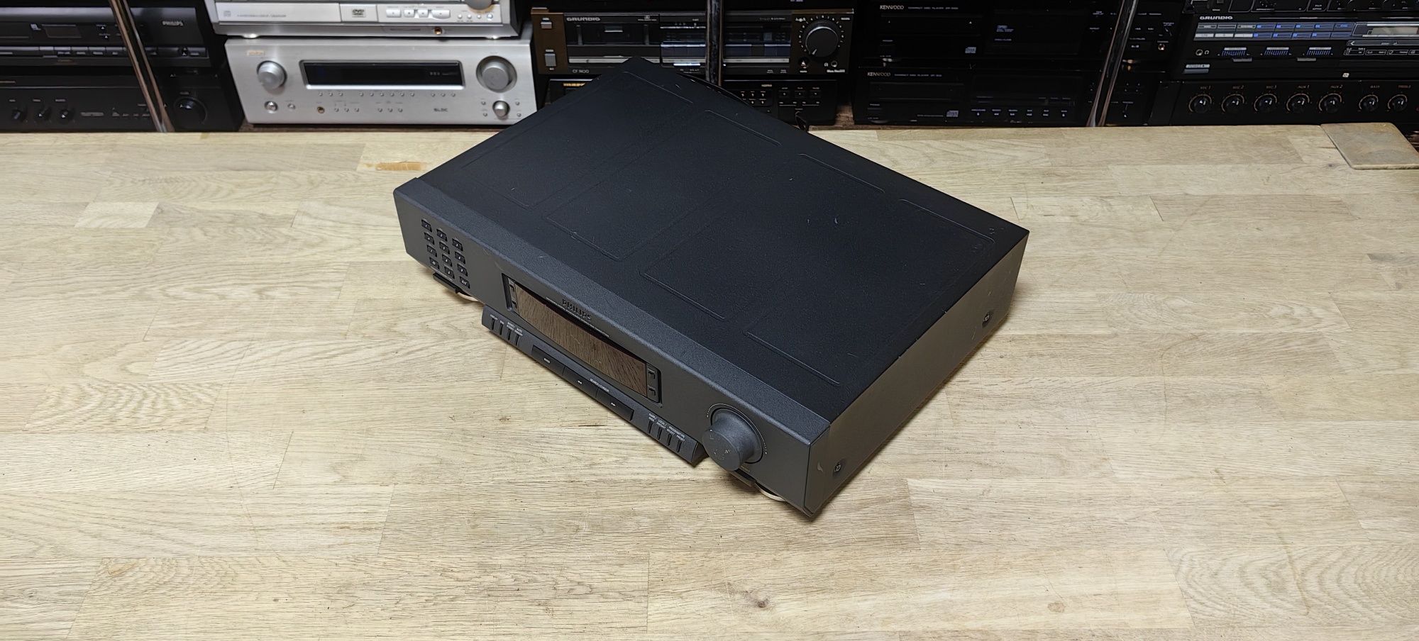 Тюнер Philips FT930