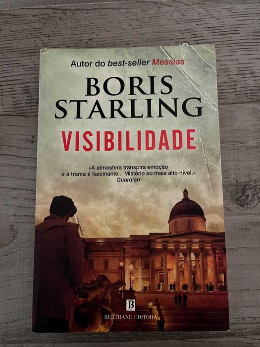 Livros diversos, em português e inglês