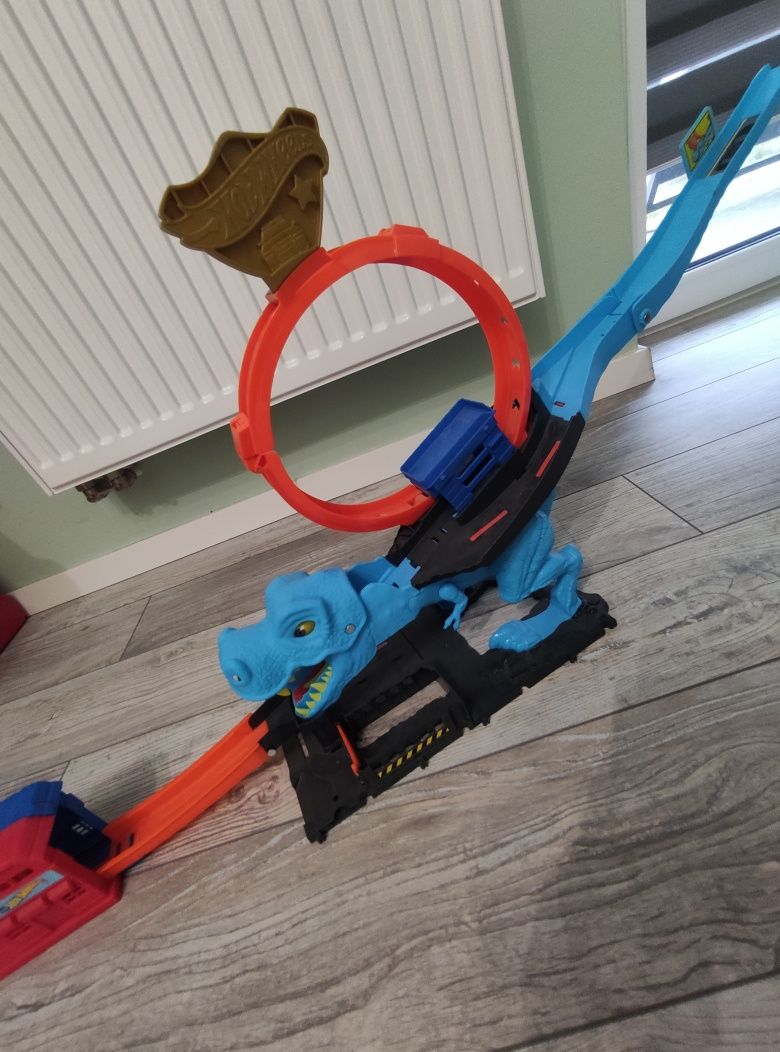 Tor Hot Wheels City Pętla T-Rexa