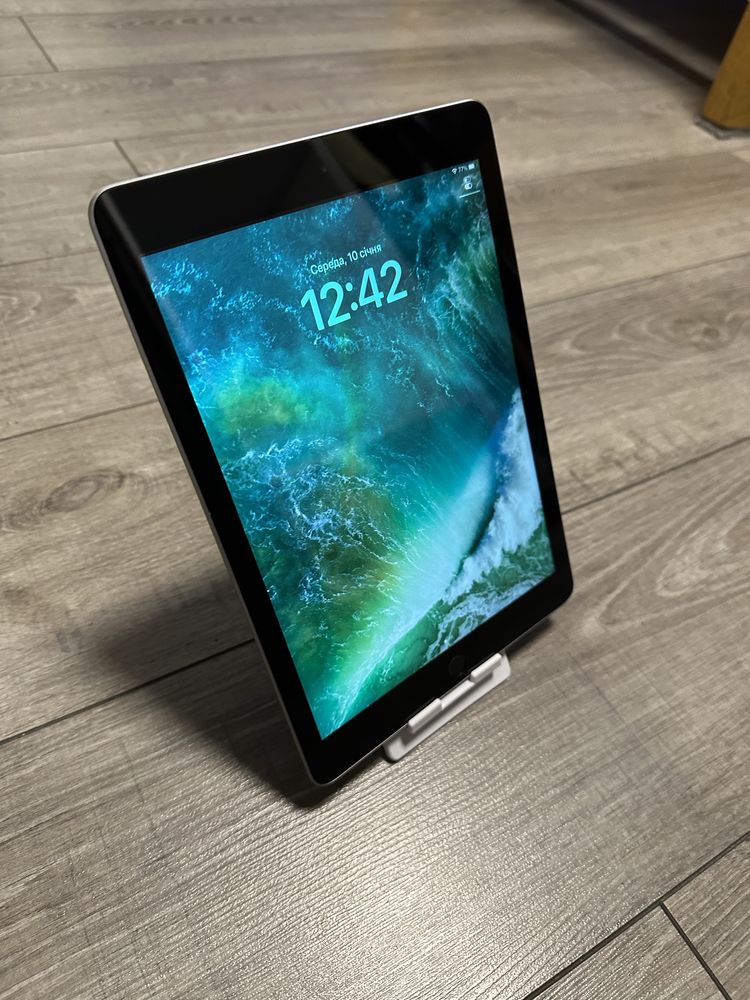 Планшет Apple iPad 5-го покоління