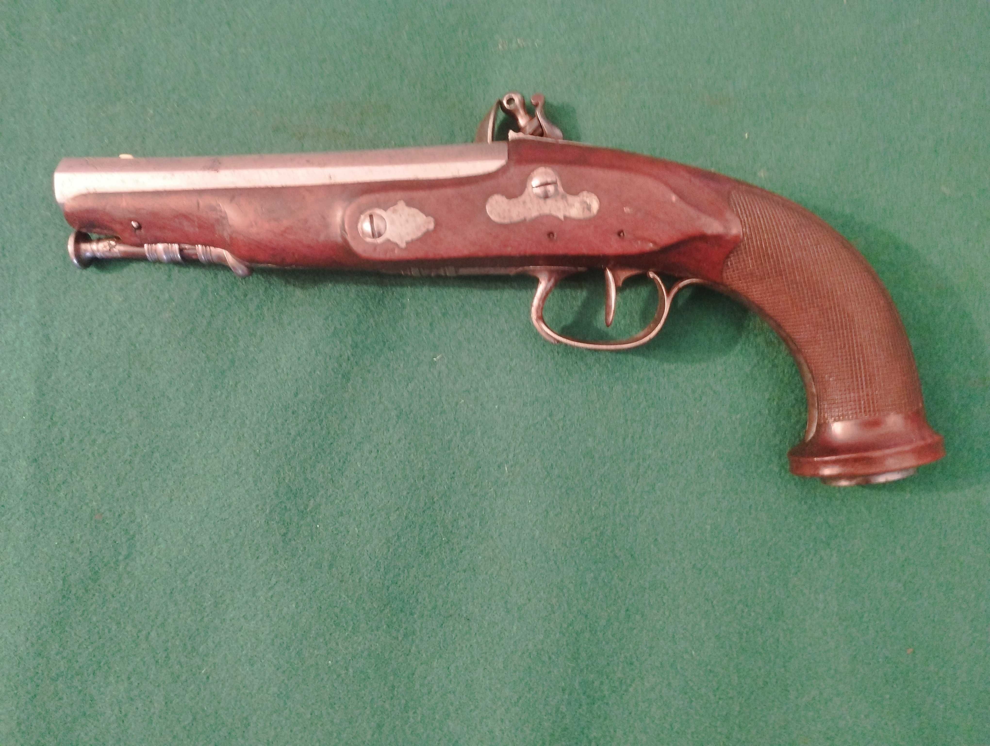 Pistola de pederneira para oficial francês, final do século XVIII
