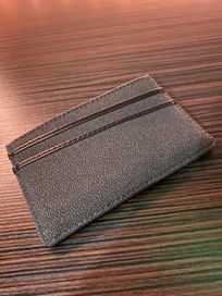 Nowy skórzany portfel Moshi