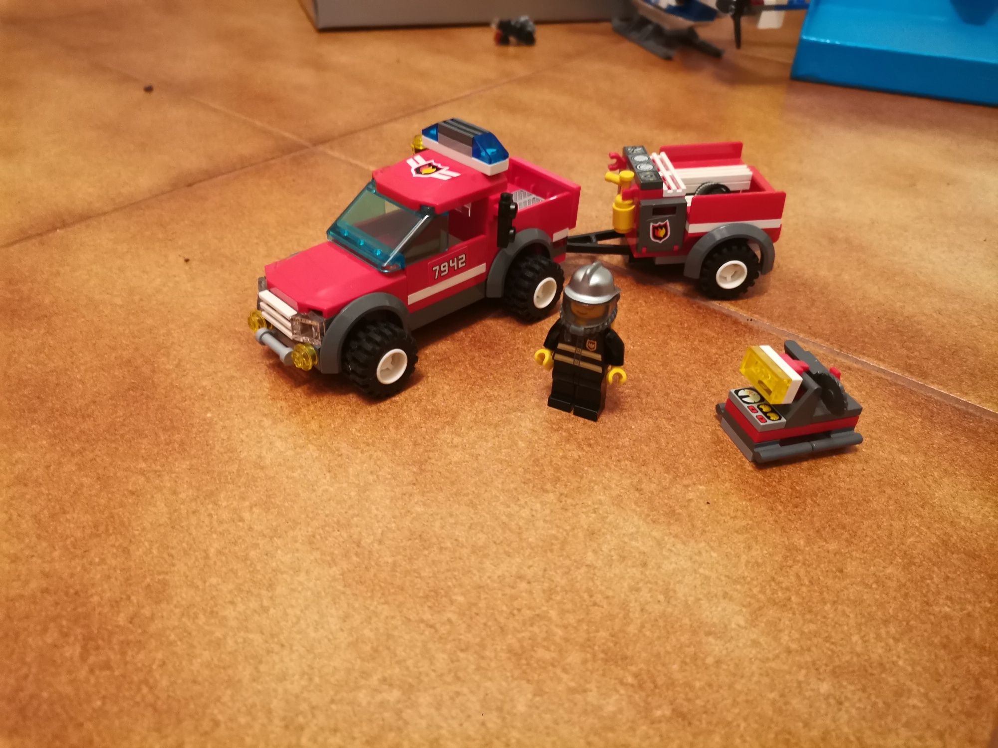 Carro dos bombeiros da lego com reboque