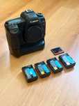 lustrzanka Canon EOS 5D Mark II + battery grip + 4x baterie + CF 64 GB