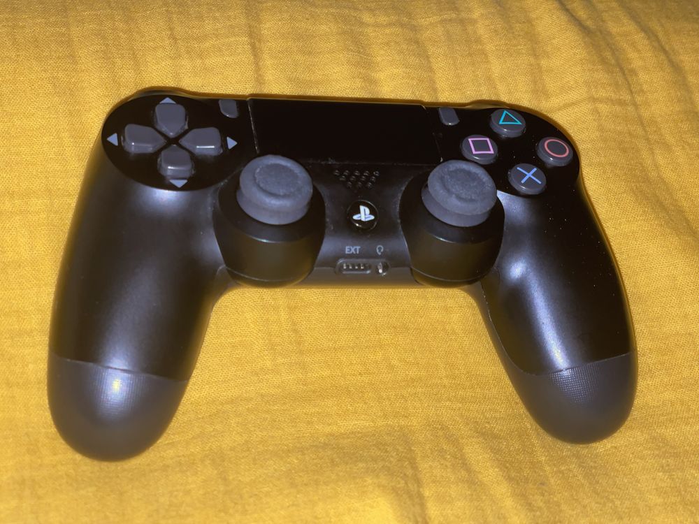 Ps4 slim pouco uso e um controle