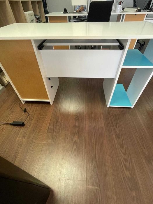 Secretária Branca e Azul para escritório ou estudo 140x57x75