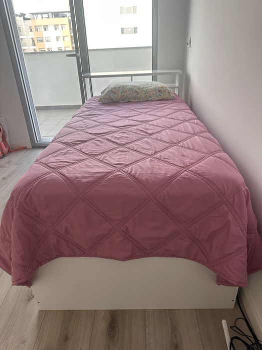 Cama solteiro com gavetas