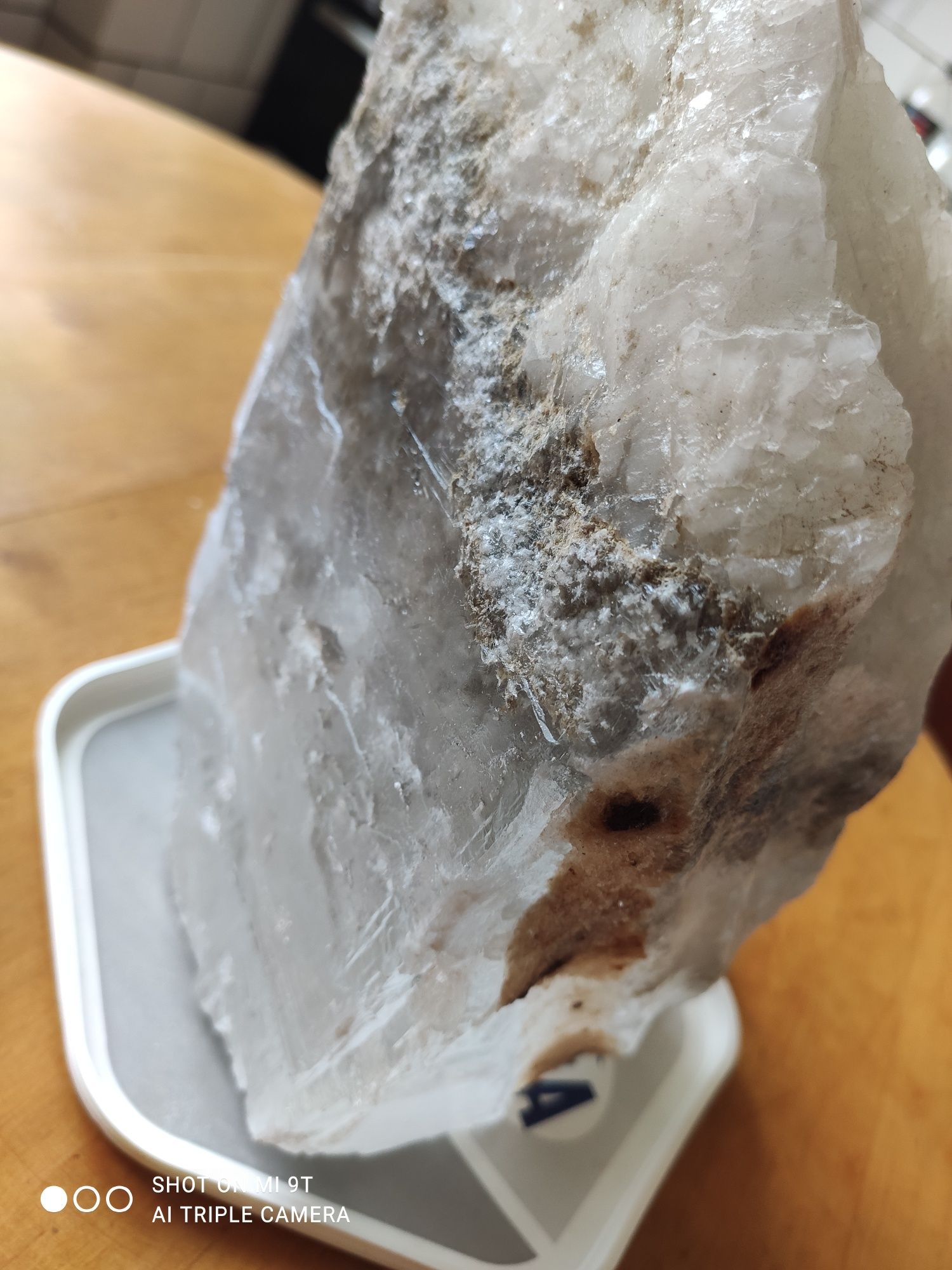 Кристал солі  великого розміру
