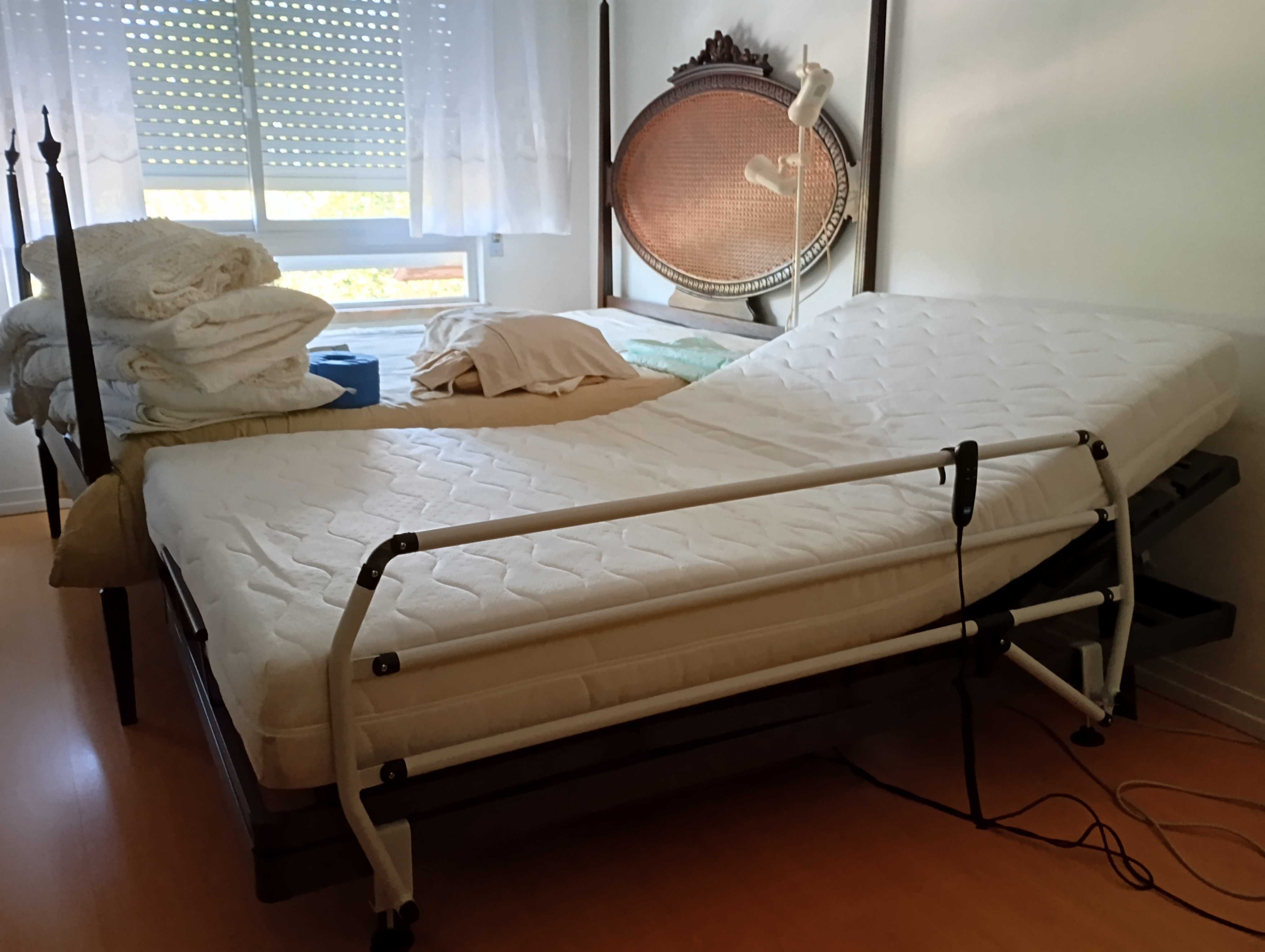 Cama Articulada eléctrica com comando + colchão ( bom estado )