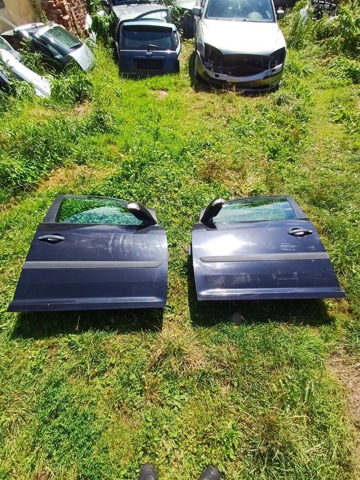 Volkswagen Touran 2003-2006 передні двері дверки