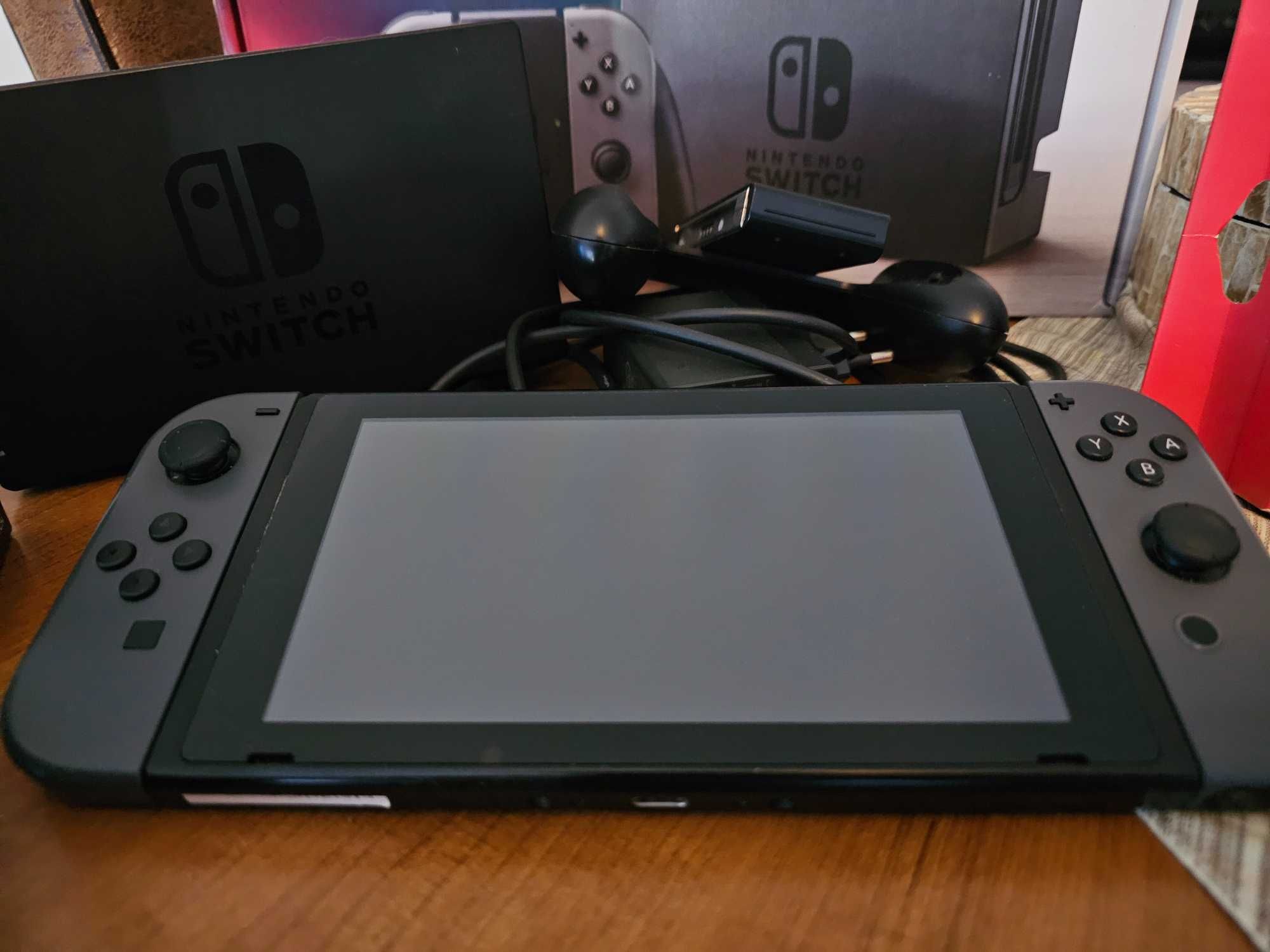 Nintendo Switch Desbloqueada + comando pro + 2 Joy cons + bolsa + dock