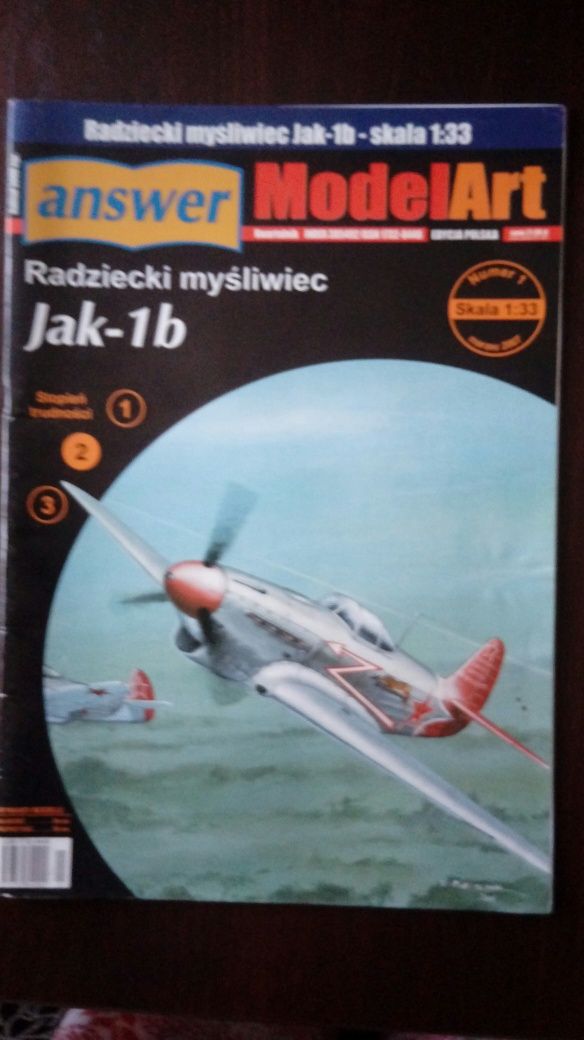 model kartonowy Jak-1b  1:33 answer