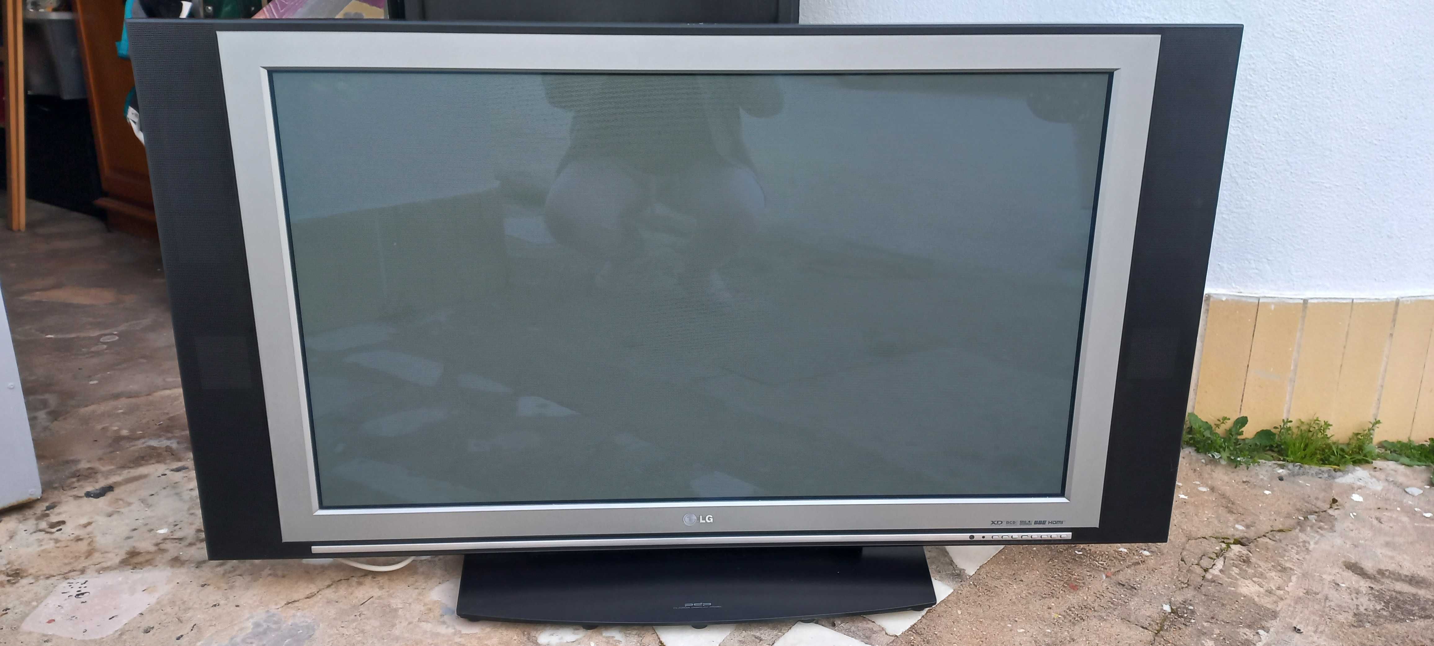 Televisão grande LG