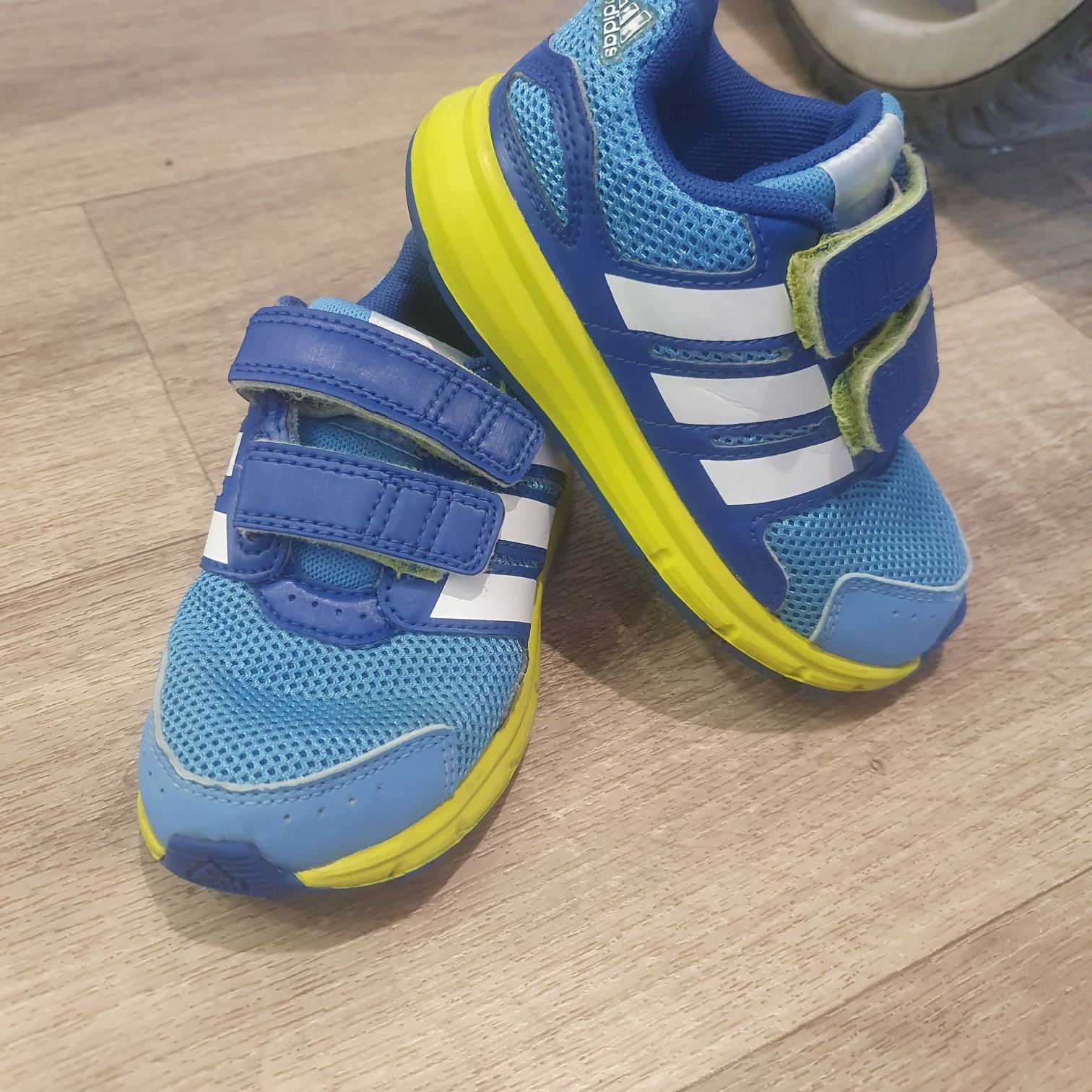 Дитячі кросівки фірми Adidas 23 розмір