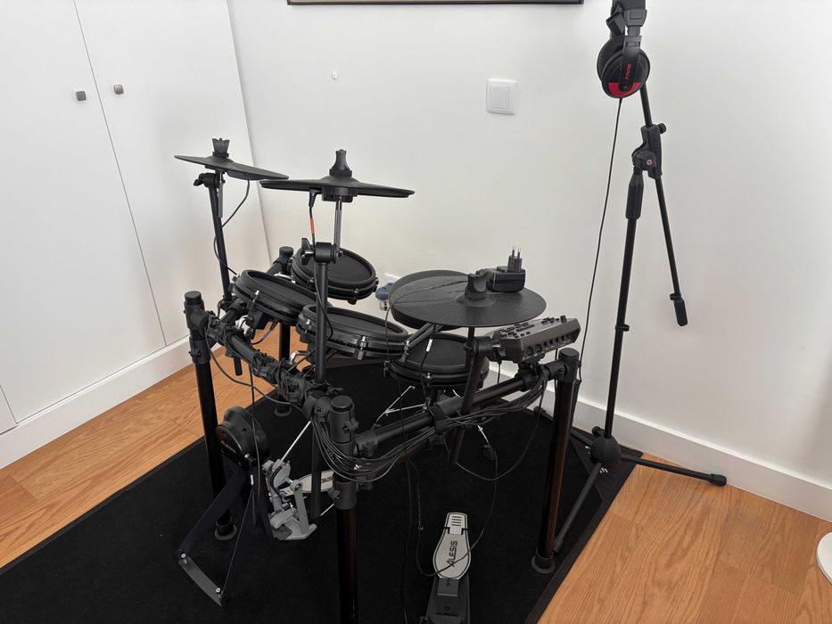 Baterial electronica ALESIS NITRO MESH com acessorios