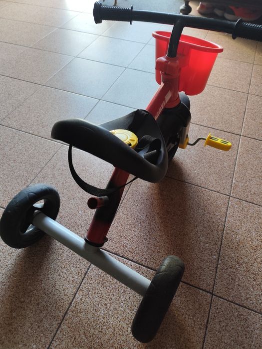 Triciclo de pedais