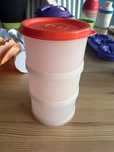 Tupperware wieża dekor