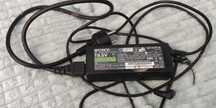 Ładowarka sieciowa Sony 19,5 v wtyk z pinem