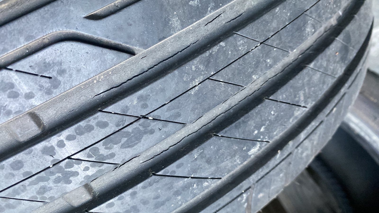 215.50.18 Bridgestone 2шт лето БУ склад шины резина из Европы Шиномонт